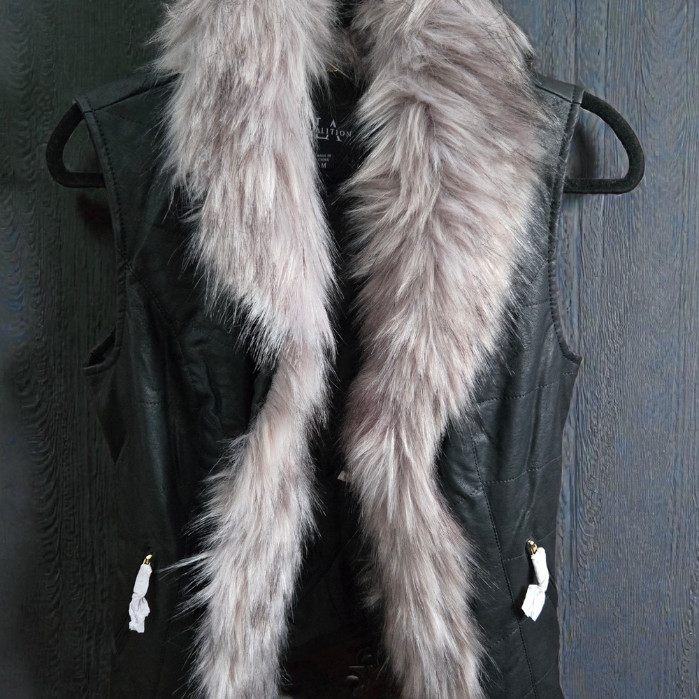 Coalition LA Faux Leather Quilted Vest Faux Fur Collar Bow Back Black Size M NWT